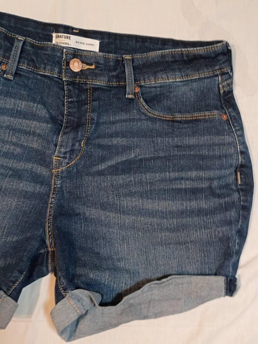 Signature Levi Strauss/Shorts/Womens 14/Medium Wash/Mid Rise Cuffed Denim Stretc - Picture 6 of 7
